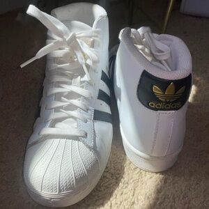 ✨RARE✨Adidas 👟 Classic White Trainers men’s size 10